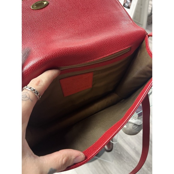 Vinntage COACH 4403 Turnlock Shoulder Bag Red Leather City Bag Made In Italy - Picture 6 of 12